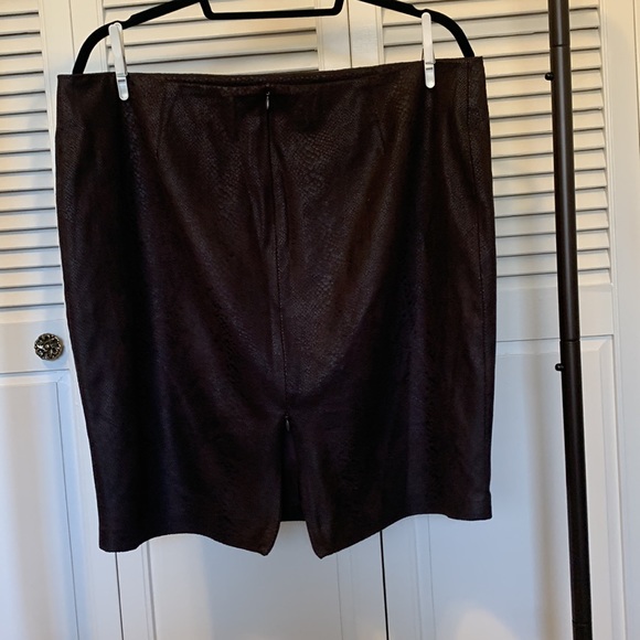 Edit by Jeanne Beker Snake print faux leather skirt - Picture 3 of 6